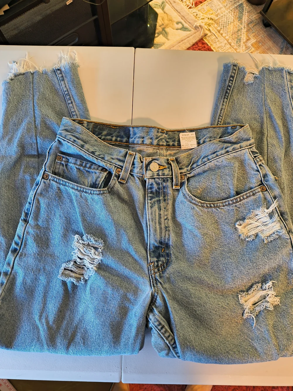 Levi's  550 Light Blue Distressed relaxed Boyfriend Jeans size 32 waist 25